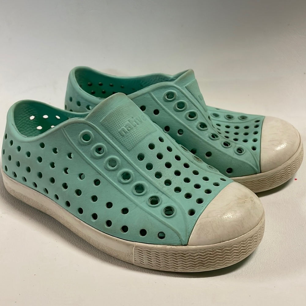 Native shoes size 9